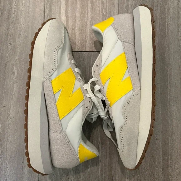 NWOT New Balance Women’s 7 237 Sea Salt Egg Yolk Yellow and White Sneakers - Picture 3 of 13